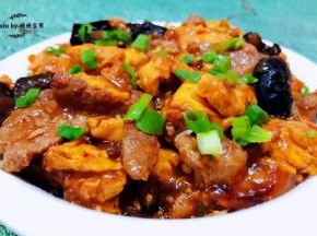 美味可口的鱼香木须肉装入盘中最后撒上香葱颜值瞬间爆棚