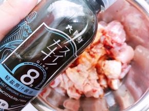 加入原汁酱油，老抽，红薯淀粉