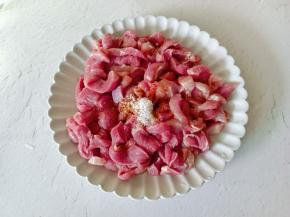 加入食盐半勺。