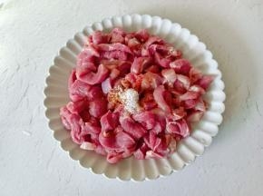 加入食盐半勺。