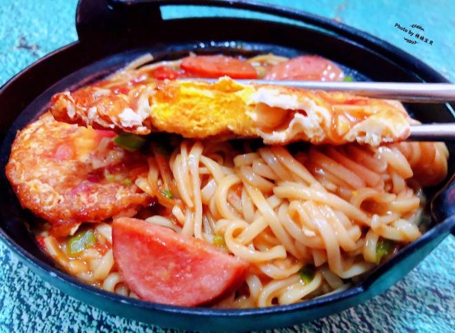 煎蛋番茄香肠面