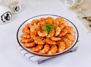 盛出摆盘，点缀葱丝。