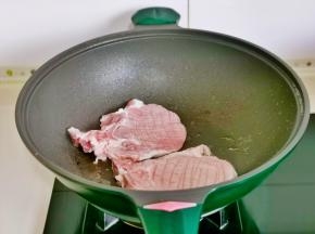 放入锅中中火煎至变色盛出。