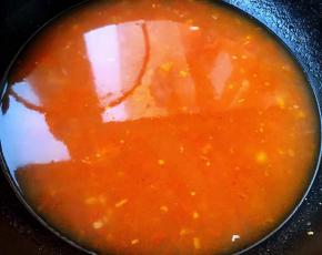 番茄汤汁完全烧开备用