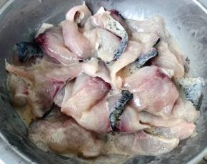 轻轻的将所有调味料抓匀煨制二十分钟