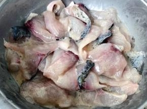 轻轻的将所有调味料抓匀煨制二十分钟