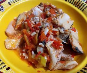 鱼头鱼骨入味熟透先盛出来备用