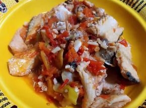鱼头鱼骨入味熟透先盛出来备用