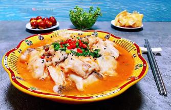 美味可口的番茄鱼片就大功告成了混搭葱油饼和脆枣一起吃超级棒