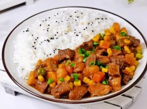 有菜有饭还有肉。