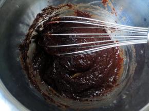 加热至完全融化，混合均匀