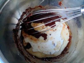 加入牛奶和朗姆酒