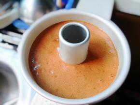 装入6寸中空模，用力震几下