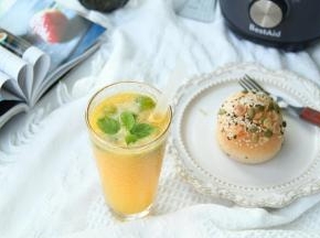 从今天起，每天一杯果汁，补充VC!