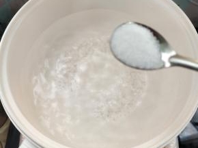 水烧开，放入一勺盐！