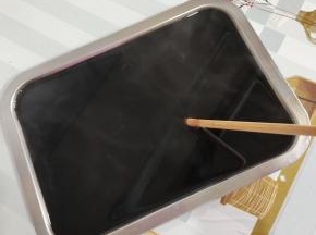 用筷子充分搅拌均匀至白糖融化！