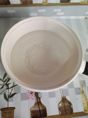 锅中加入适量的水！