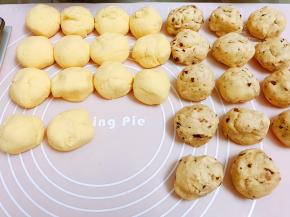 把两份面团再分别分成14份