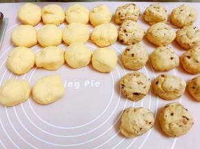 把两份面团再分别分成14份