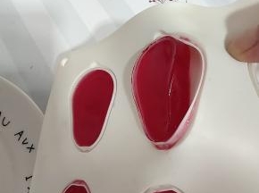 小兔子模具中的也很脱模，轻轻的顶一下，就出来了！