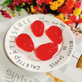 看看这小兔子多可爱啊！都舍不得吃啦！