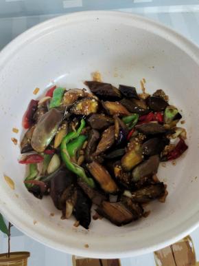 起锅前放入适量的鸡精翻炒均匀即可！