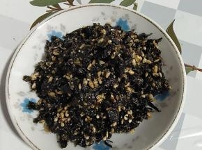 即食海苔碎，香香脆脆的特别好吃，拿来做饭团，拌面，拌米饭都特别美味！