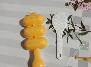 摇摇乐用洗洁精清洗干净，擦干水分备用！