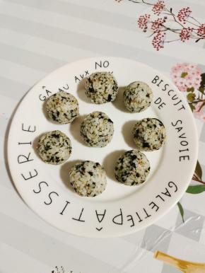 小小的饭团，一口一个，特别适合小朋友吃！