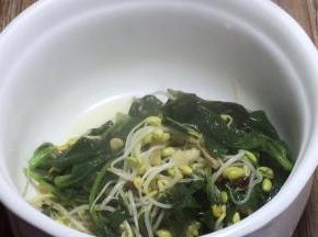 捞出装入汤碗中