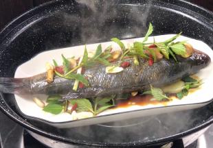 放入开水锅中，蒸8分钟