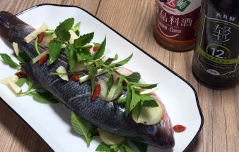 再铺一层薄荷和葱姜蒜