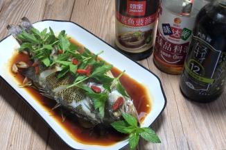 再铺一层薄荷，撒上几颗枸杞