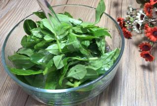 西洋菜洗净，沥水备用