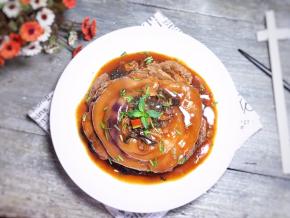 一道美味的猪膀酿梅干菜就做好了