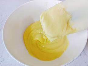 翻拌至面糊成倒三角即可停止加鸡蛋液。