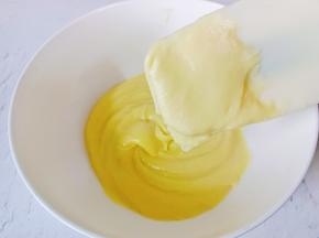 翻拌至面糊成倒三角即可停止加鸡蛋液。