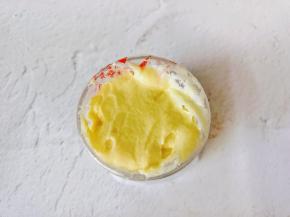 拌好的面糊放入裱花袋。