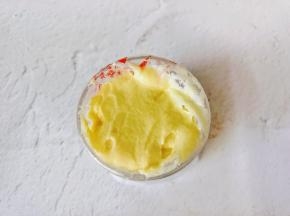 拌好的面糊放入裱花袋。