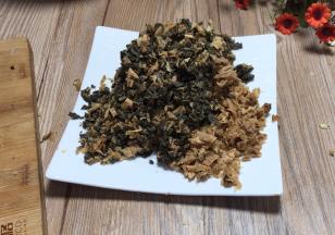 梅干菜洗净，切碎备用