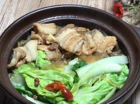 出锅装入容器中