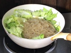 加入白菜和粉条