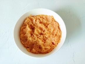 用筷子搅拌均匀。