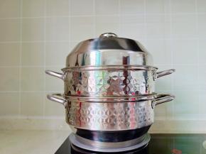 盖上盖子，大火蒸12分钟。