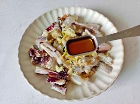 加上料酒一勺。