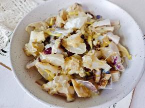 下饭菜必备款，螃蟹肉质饱满，吃起来别提多开胃了！