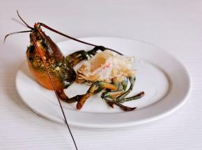 处理好后摆盘。