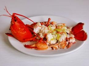 去掉葱姜，摆上辣椒丝，葱白丝。