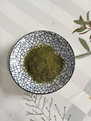 准备一碟海苔末！（没有的可以把海苔用料理机搅打成粉末状！）