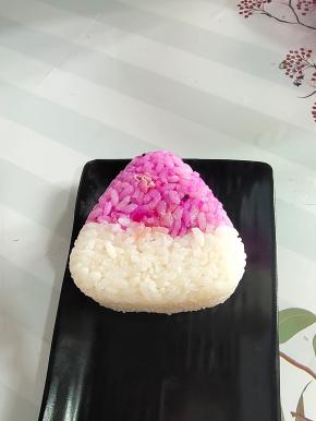 倒扣过来，就很轻松的脱模了！